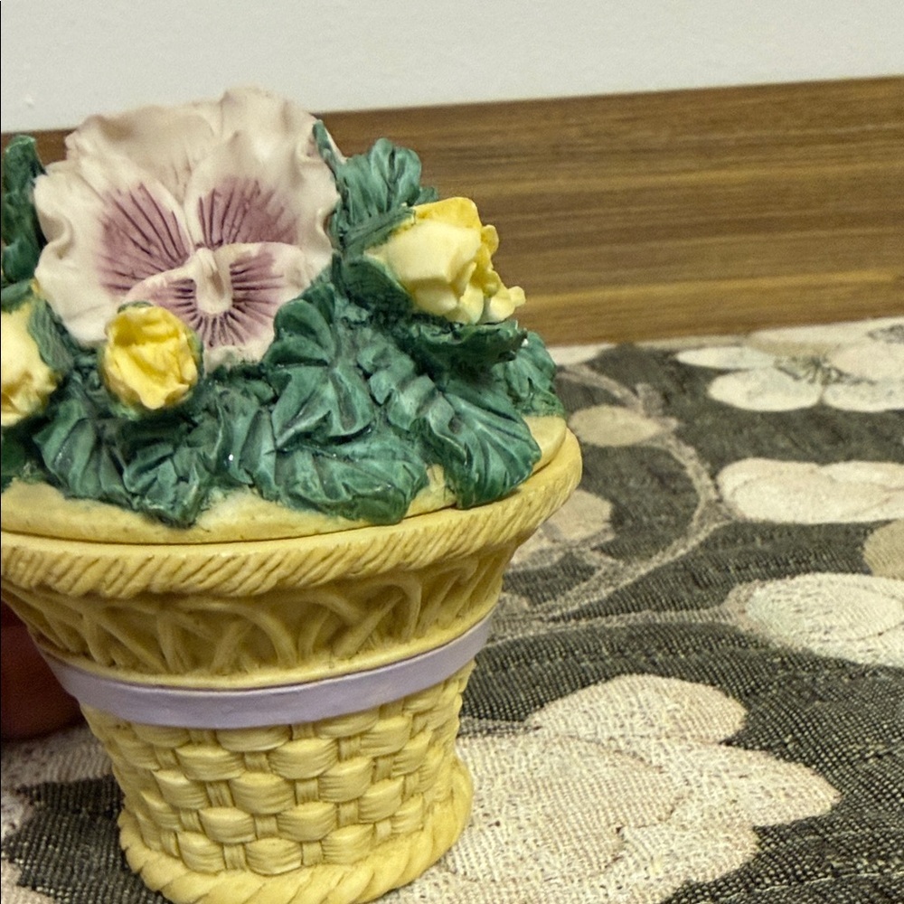 Vintage Italian Style a trinket box  Basket Home Accent - Picture 4 of 7